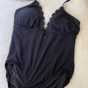 Beautiful women’s scallop detail bathing-suit